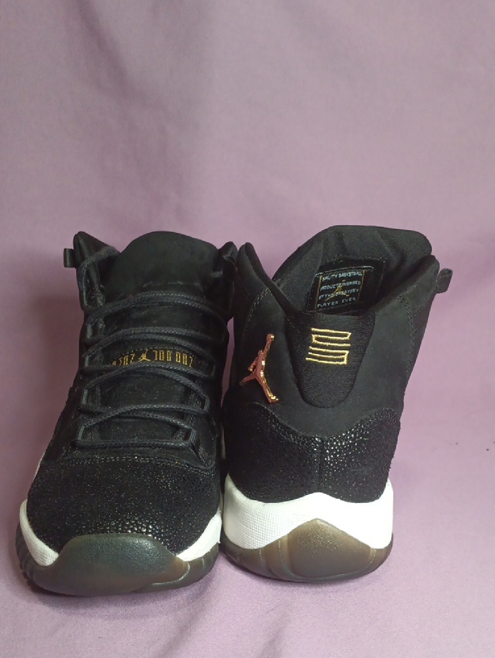 Air Jordan 11 Retro Premium "Heirest Black Stingray